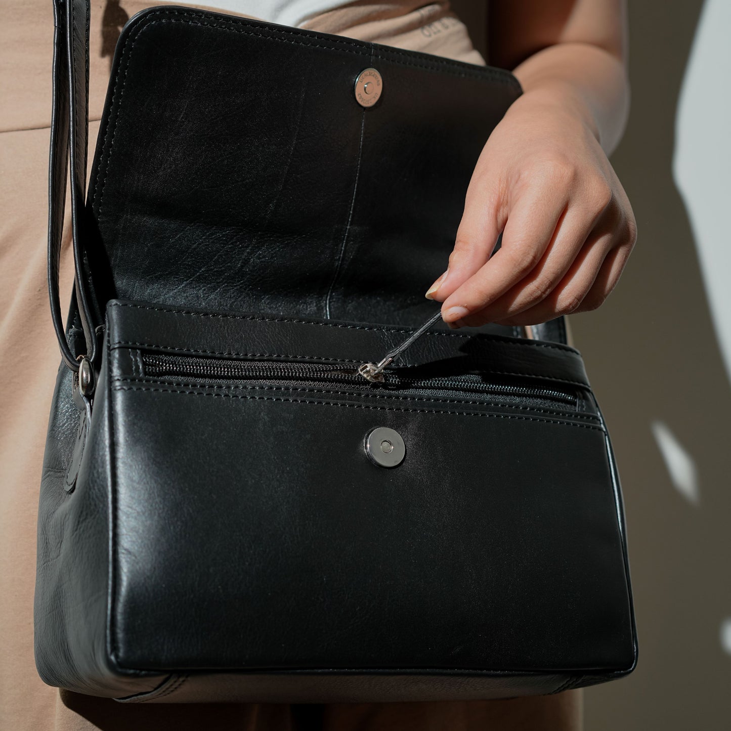 The York Flap-Over Leather Handbag - G&T