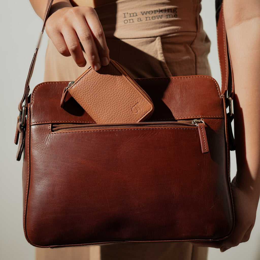 Belgrave Elegance Classic Multi-Compartment Handbag | Grains & Tan