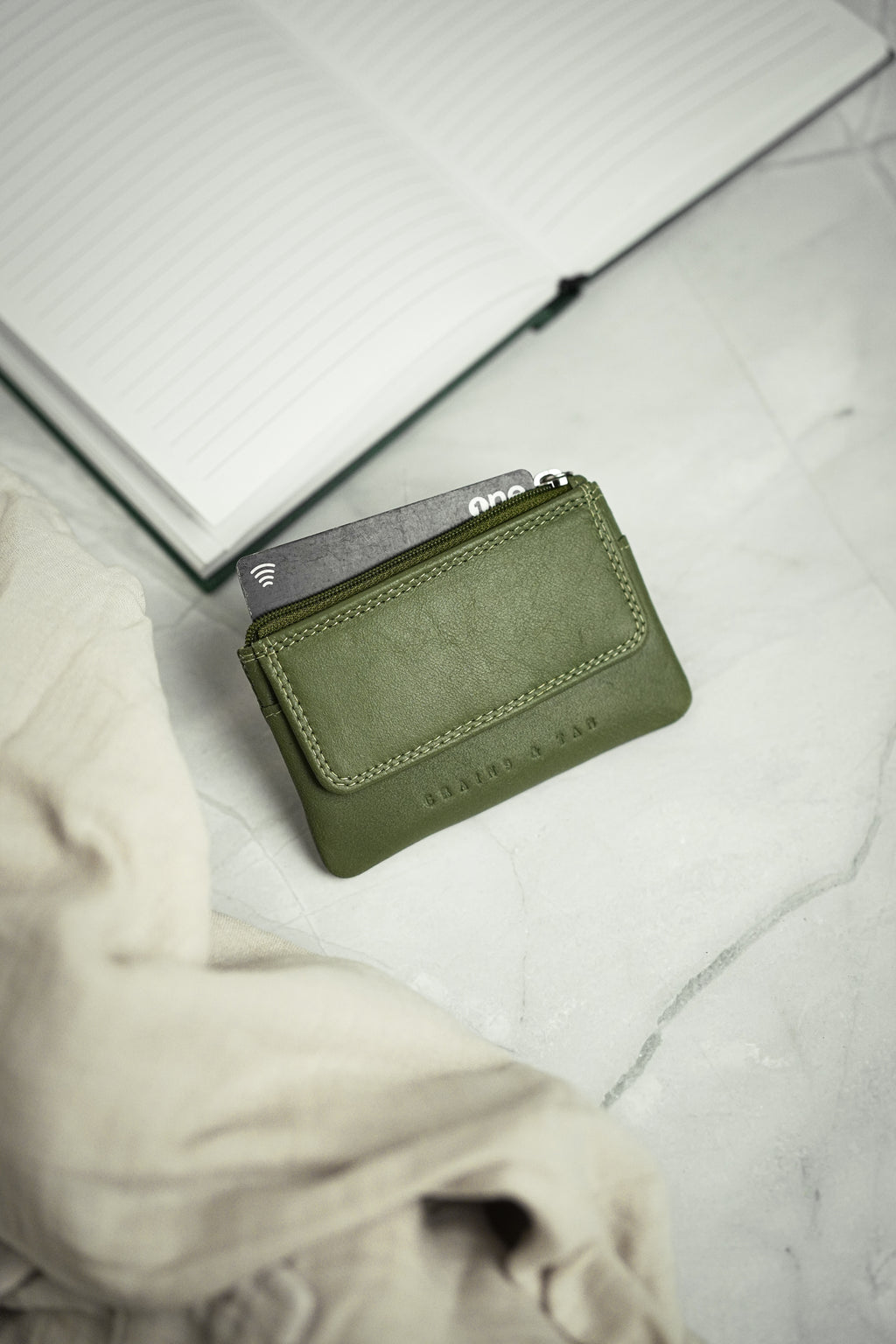 GT-KR4 Full-Grain Leather Coin Purse with Keyring: Grains & Tan Cowhide