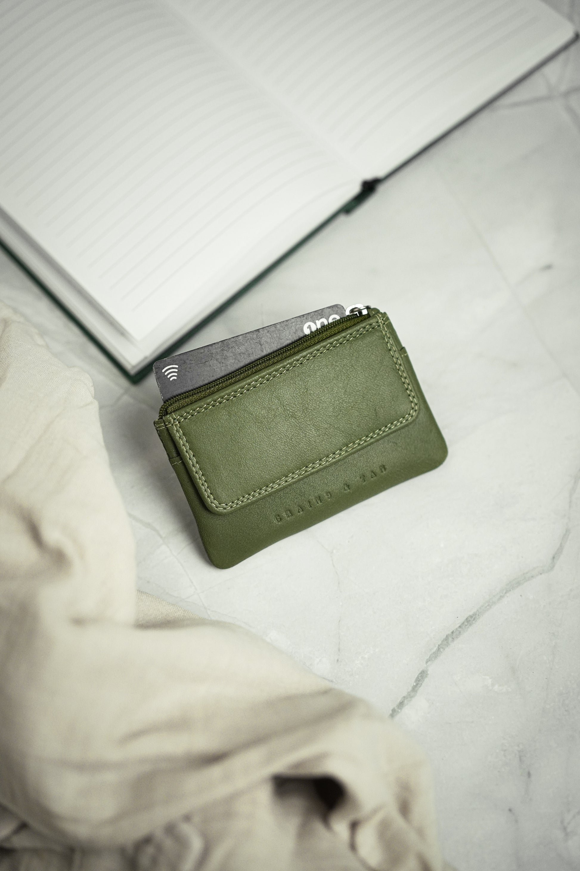 GT-KR4 Full-Grain Leather Coin Purse with Keyring: Grains & Tan Cowhide