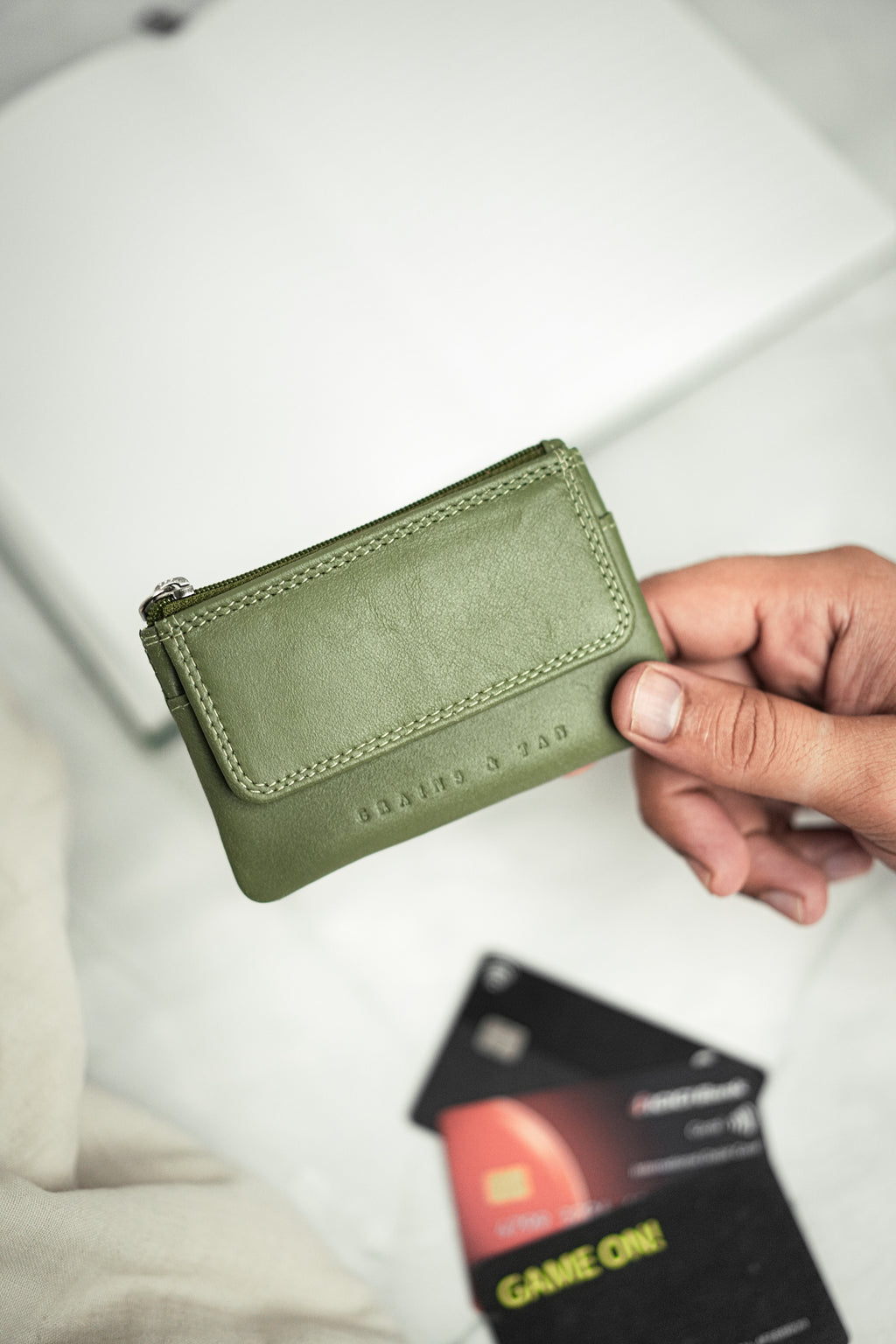 GT-KR4 Full-Grain Leather Coin Purse with Keyring: Grains & Tan Cowhide