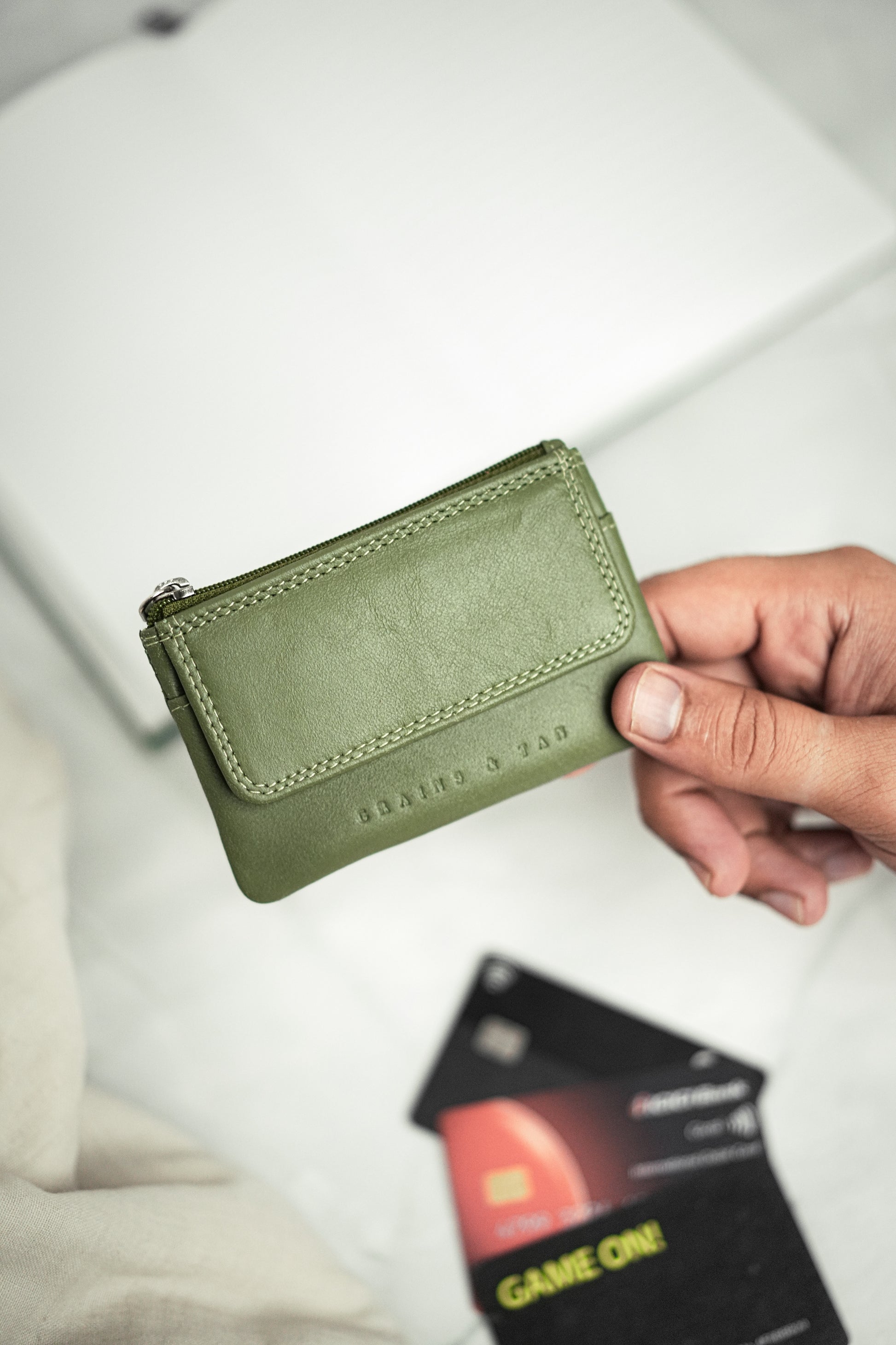 GT-KR4 Full-Grain Leather Coin Purse with Keyring: Grains & Tan Cowhide