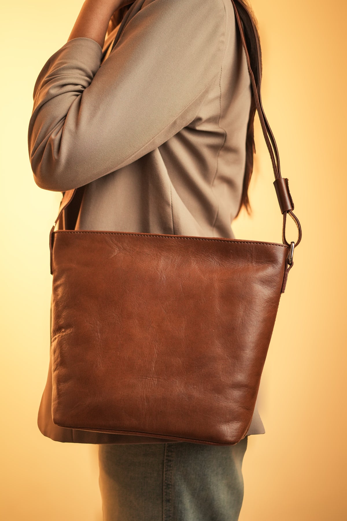 GT-H90 Grains & Tan Full-grain Leather Classic Bucket Crossbody/Shoulder Bag — Waxy Vegetable-Tanned Leather