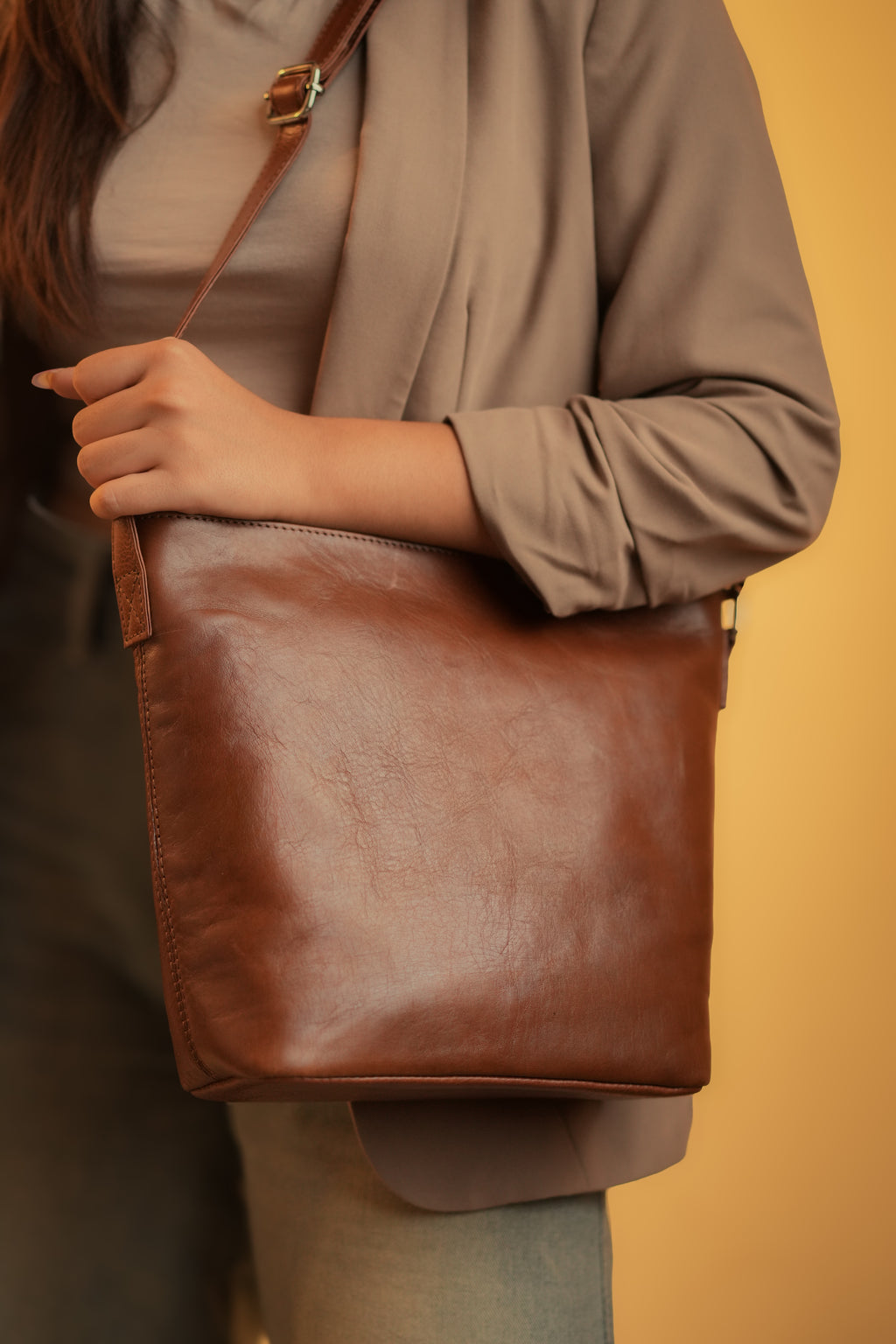 GT-H90 Grains & Tan Full-grain Leather Classic Bucket Crossbody/Shoulder Bag — Waxy Vegetable-Tanned Leather