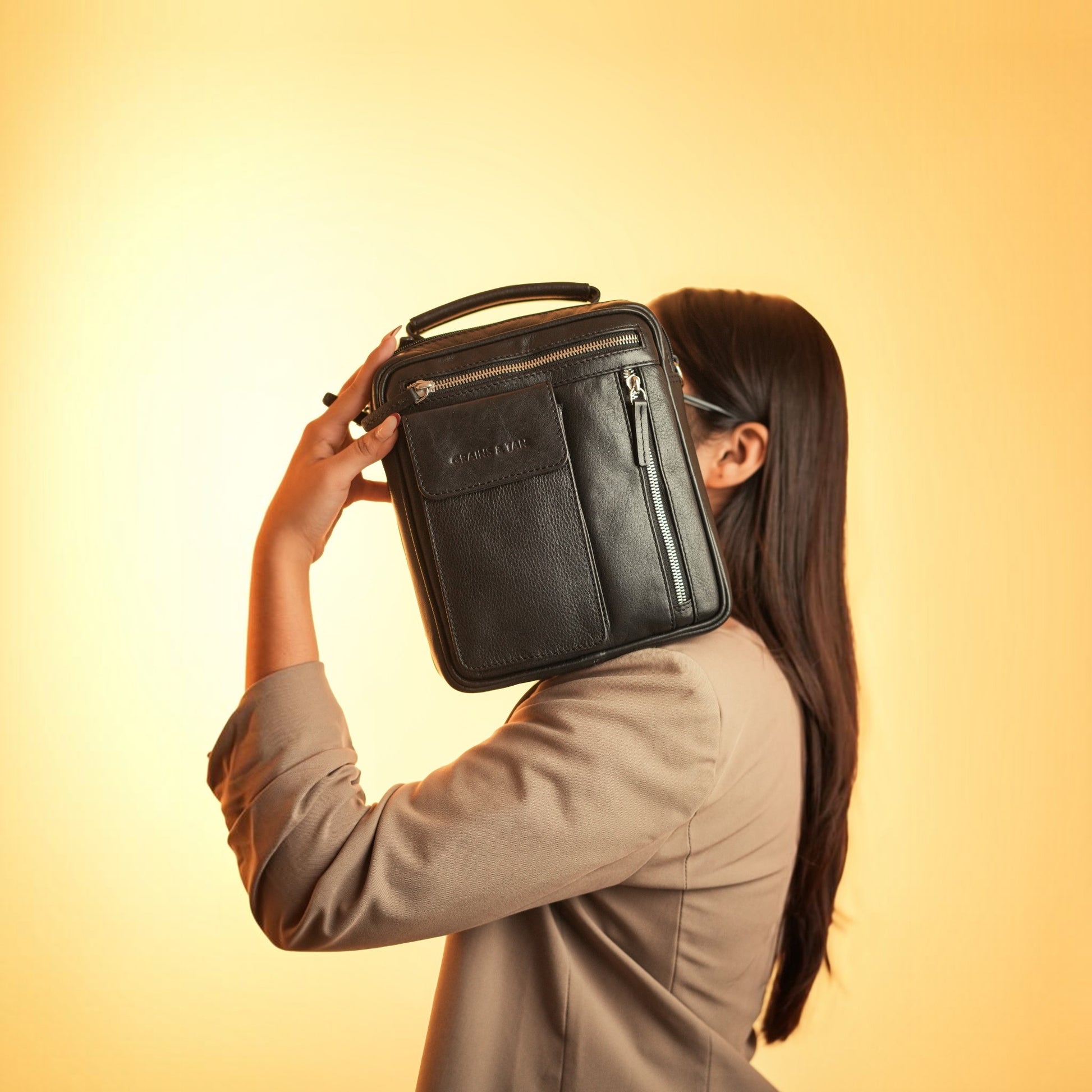 Full-Grain Leather Messenger Bag: Unisex Crossbody with Organizer