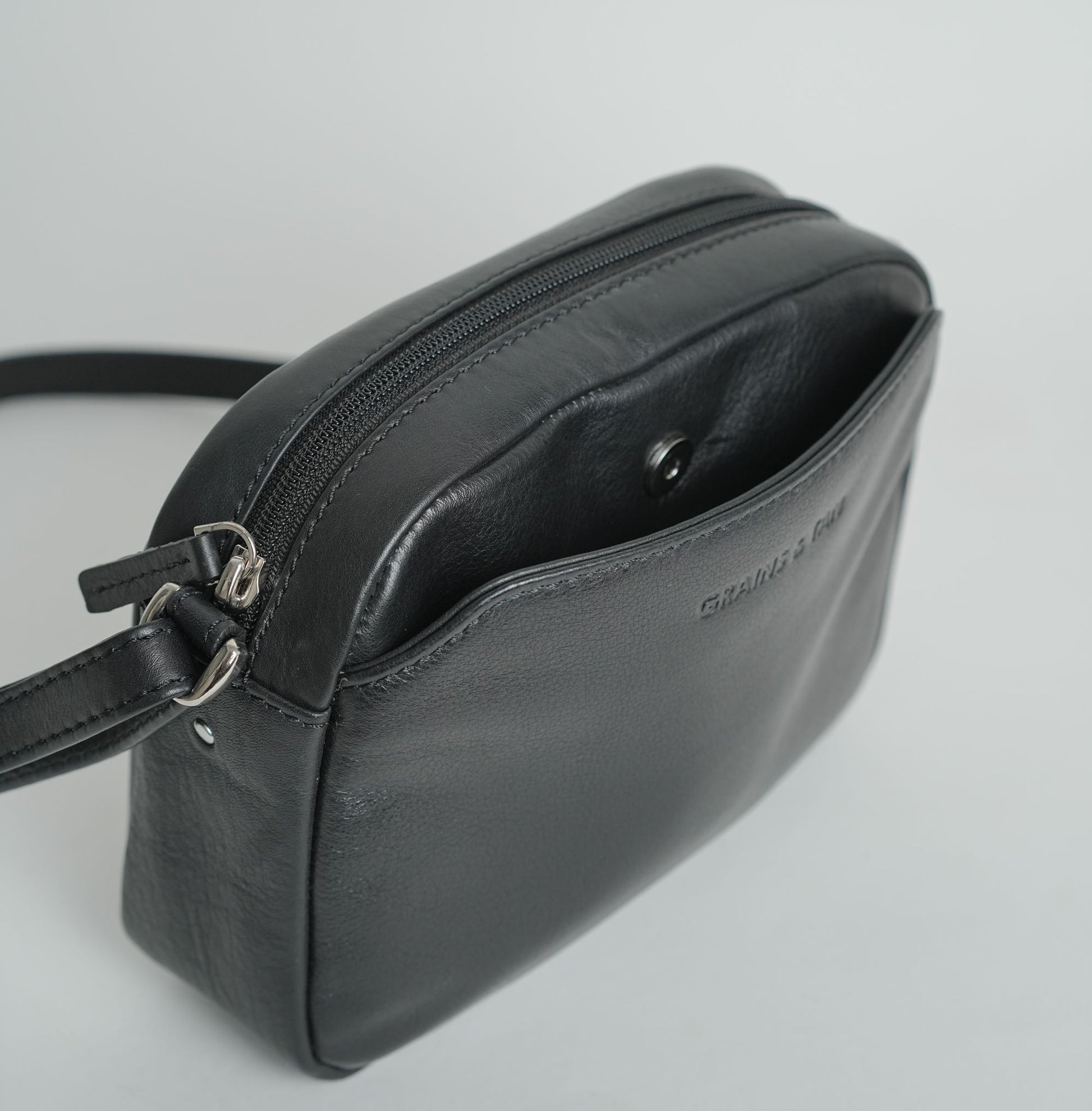GT-H92B Full-Grain Leather Small Crossbody Bag with Adjustable Strap