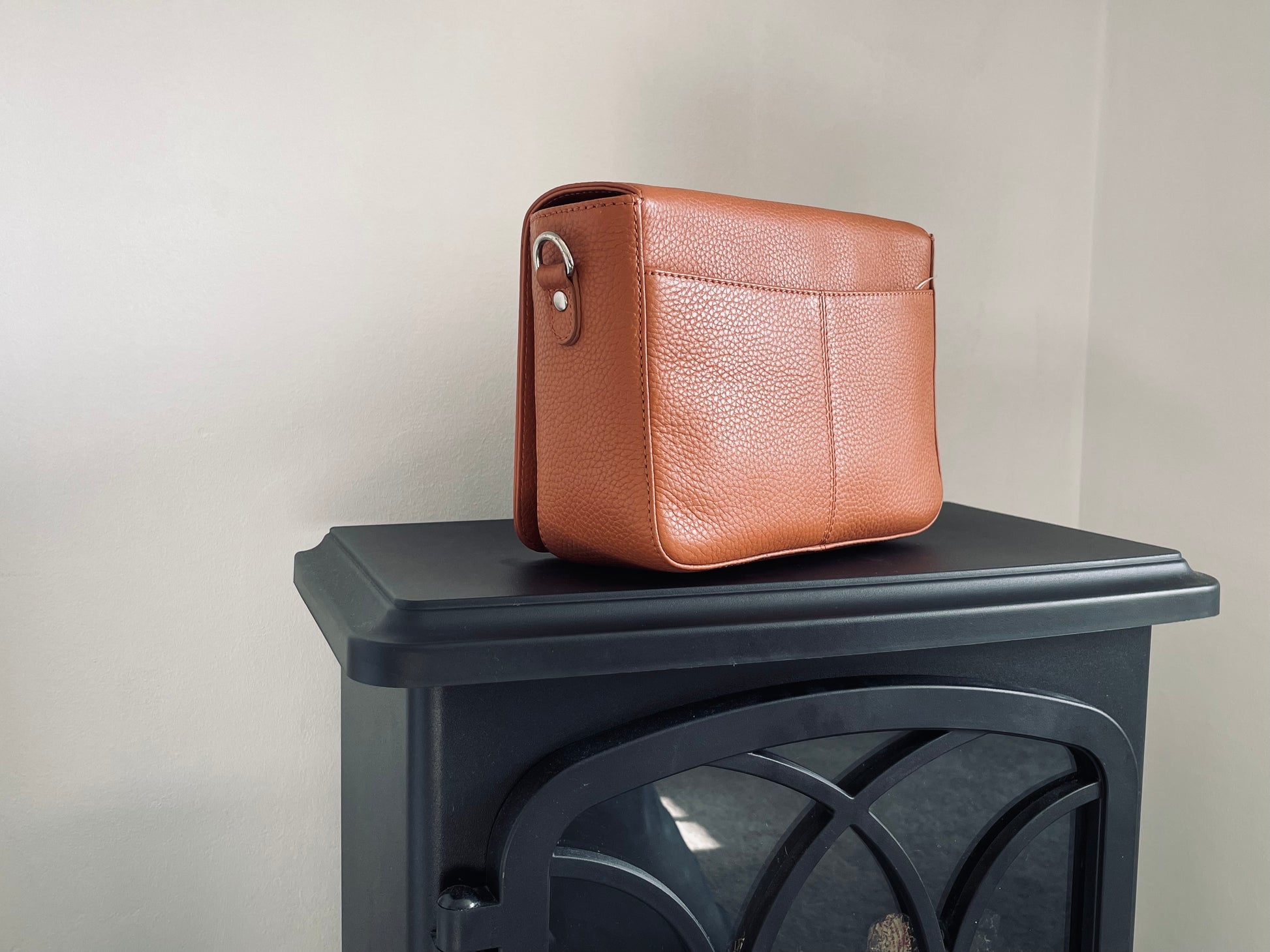 GT-H87 Tan Full-Grain Leather Crossbody Bag with Adjustable Strap