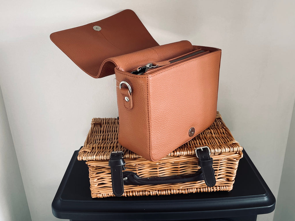 GT-H87 Tan Full-Grain Leather Crossbody Bag with Adjustable Strap