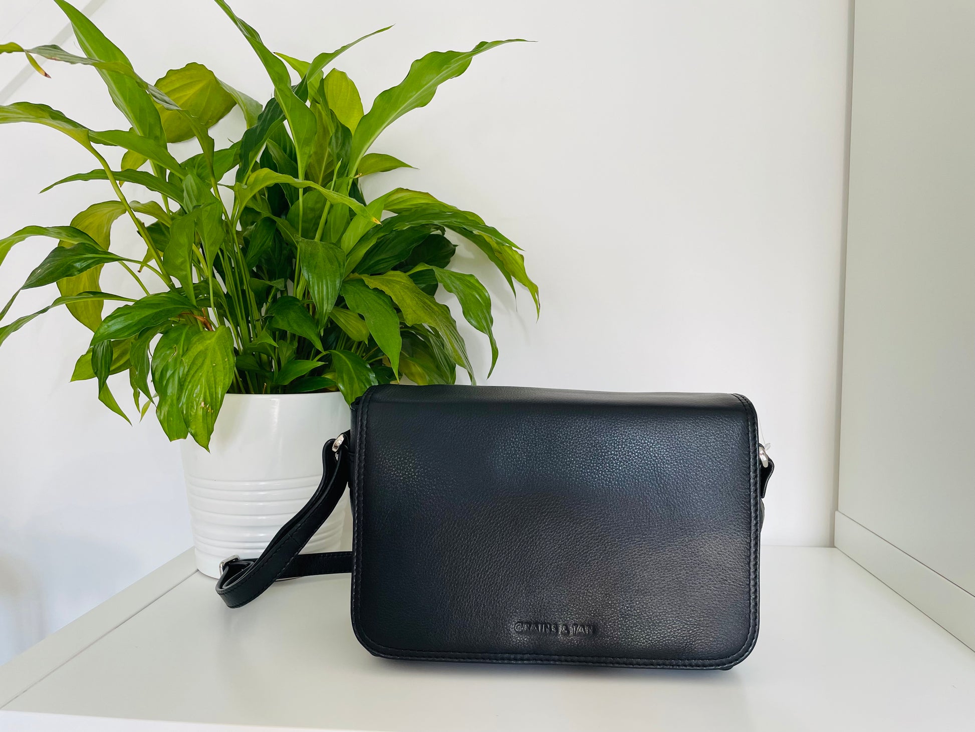 GT-H87 Tan Full-Grain Leather Crossbody Bag with Adjustable Strap