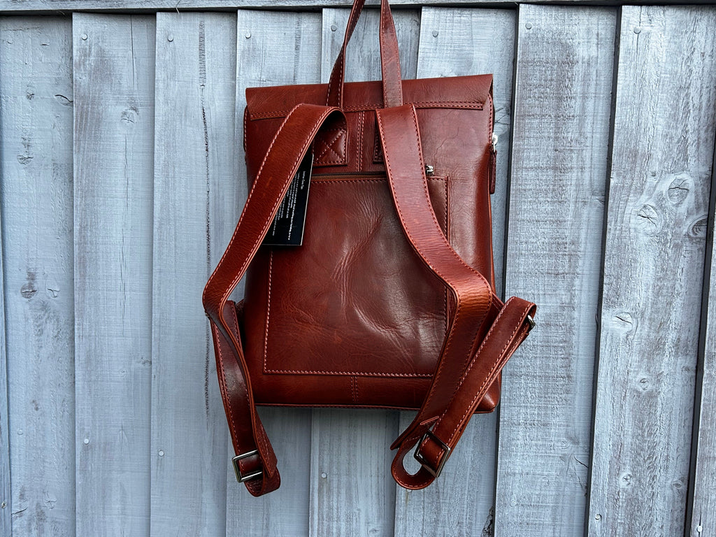 Unisex Flap-over Vintage Look Backpack with Padded Section | G&T