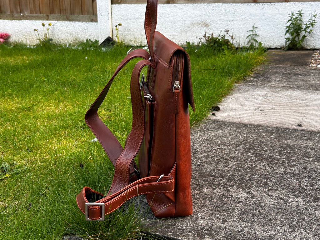 Unisex Flap-over Vintage Look Backpack with Padded Section | G&T