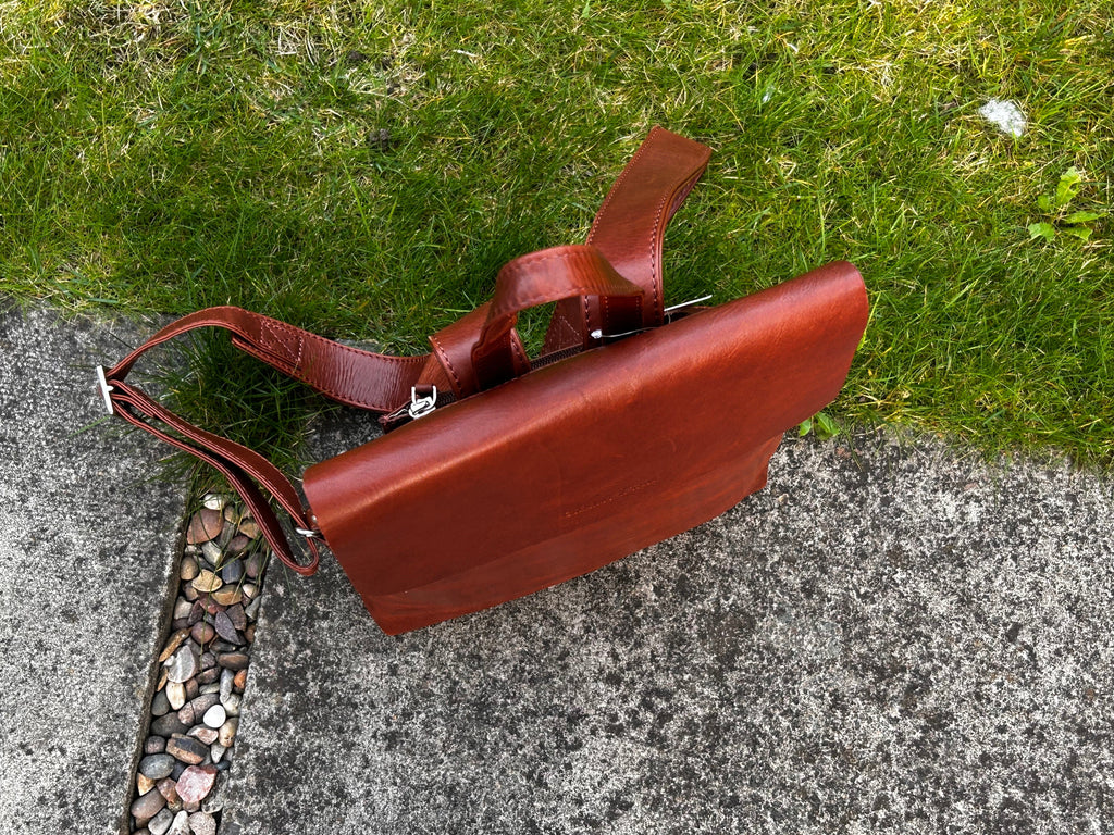 Unisex Flap-over Vintage Look Backpack with Padded Section | G&T