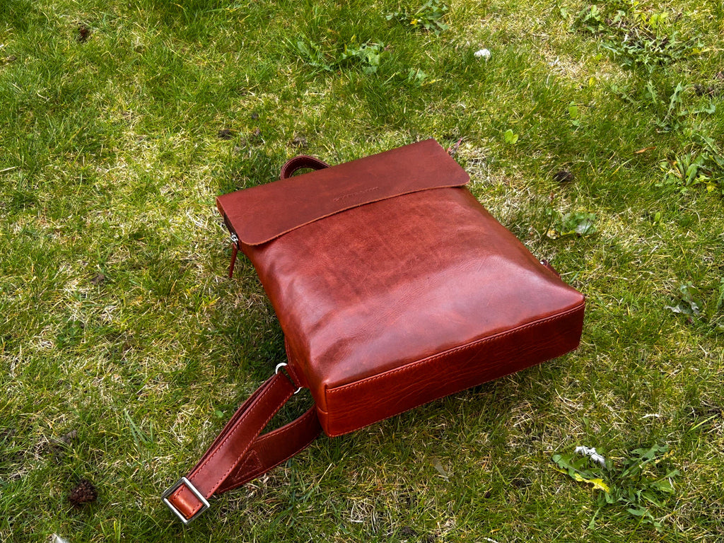 Unisex Flap-over Vintage Look Backpack with Padded Section | G&T