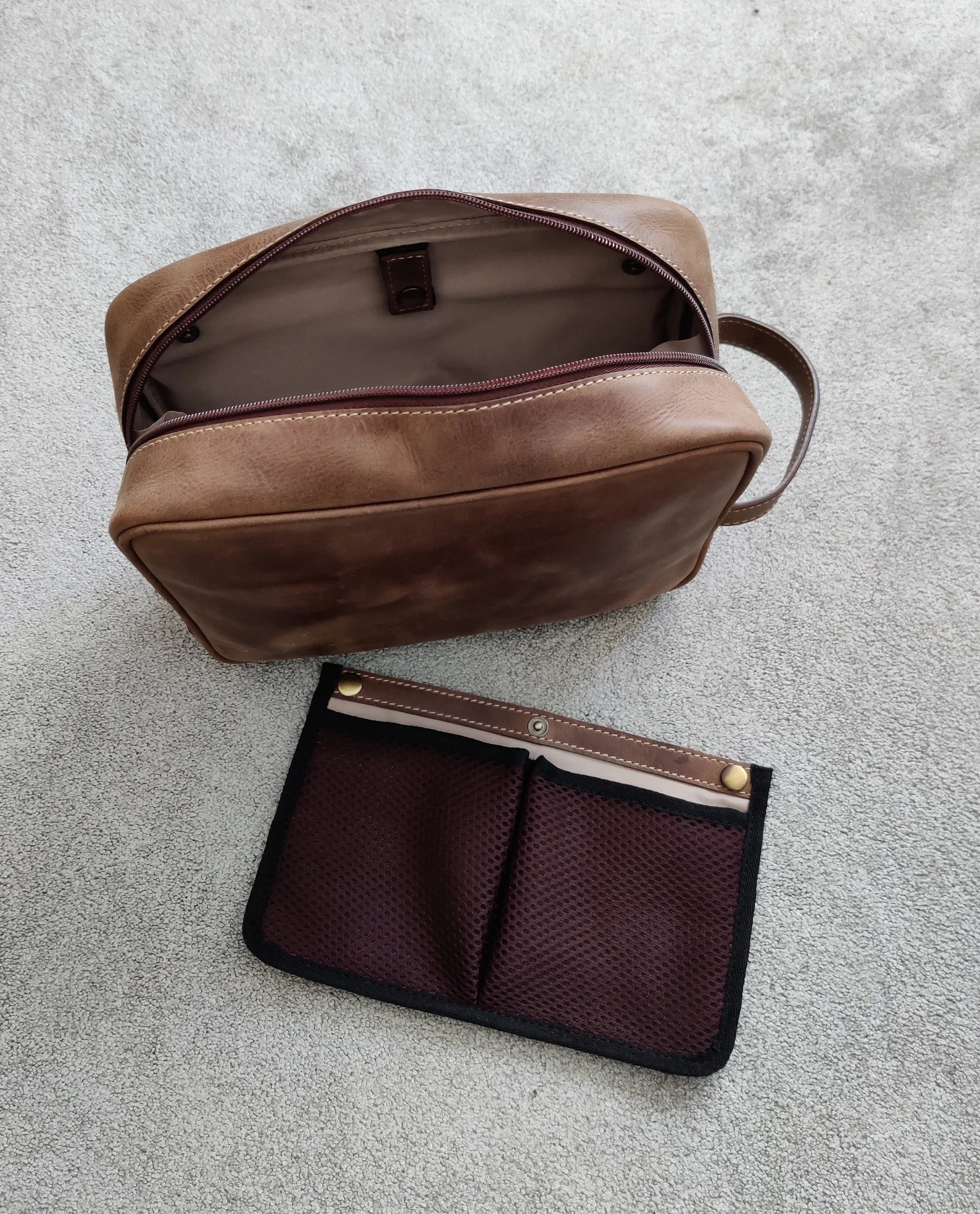 Chester Distinction Leather Wash Bag | Grains & Tan