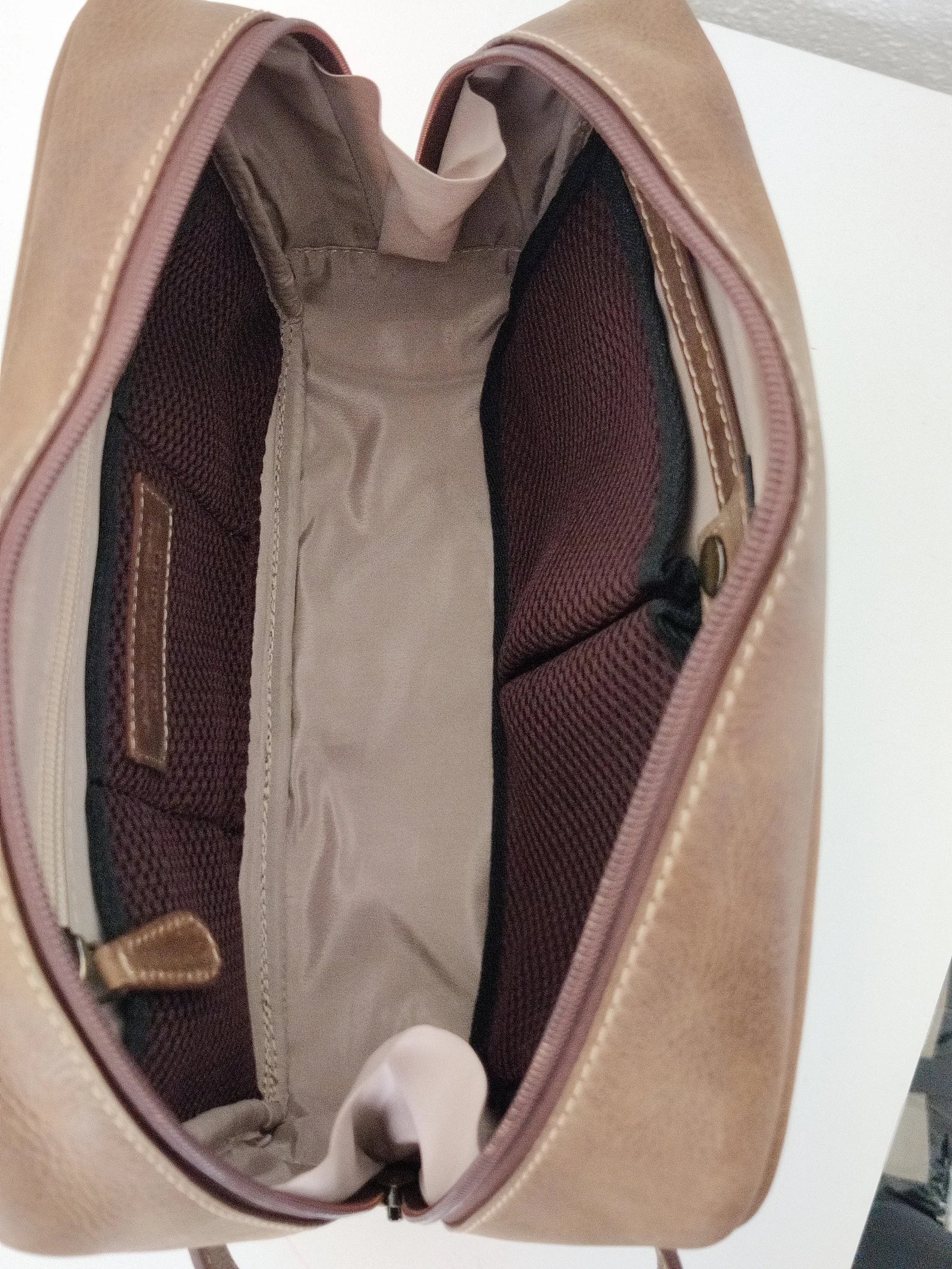 Chester Distinction Leather Wash Bag | Grains & Tan