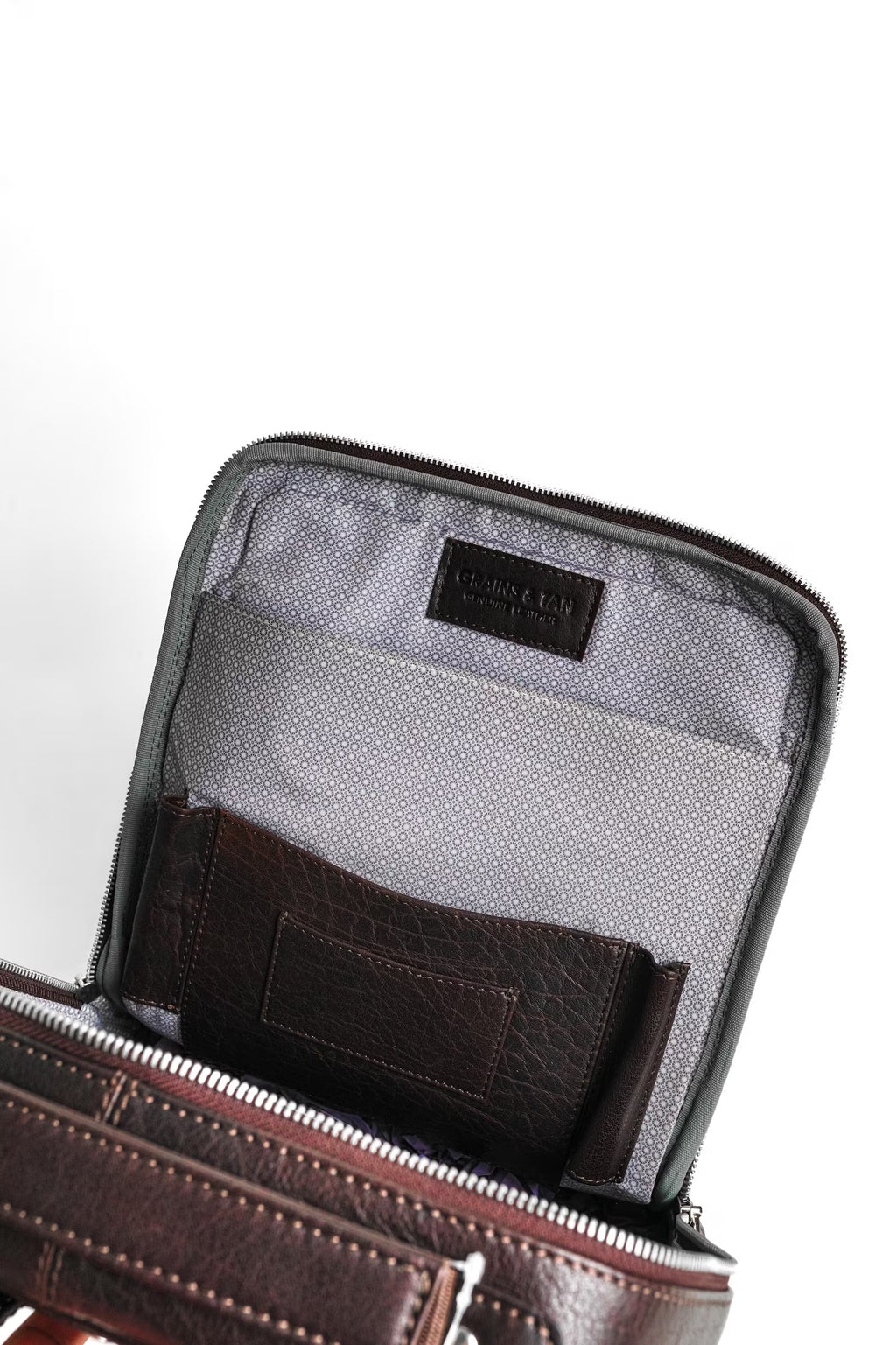 GT-SH02 Full-Grain Leather 15-Inch Laptop Backpack: Compact Travel Rucksack