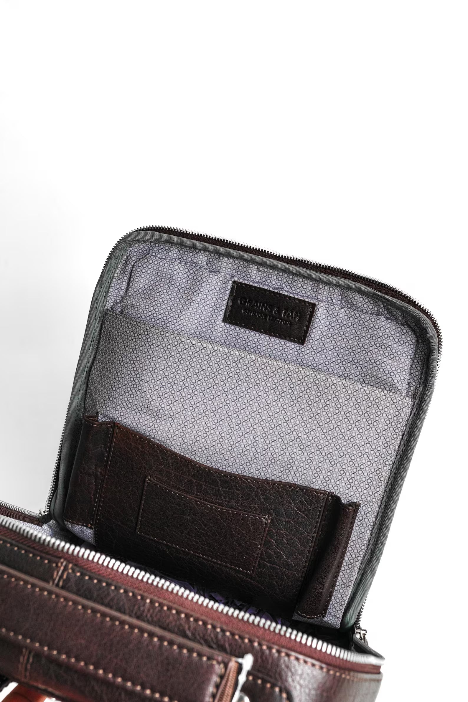 GT-SH02 Full-Grain Leather 15-Inch Laptop Backpack: Compact Travel Rucksack