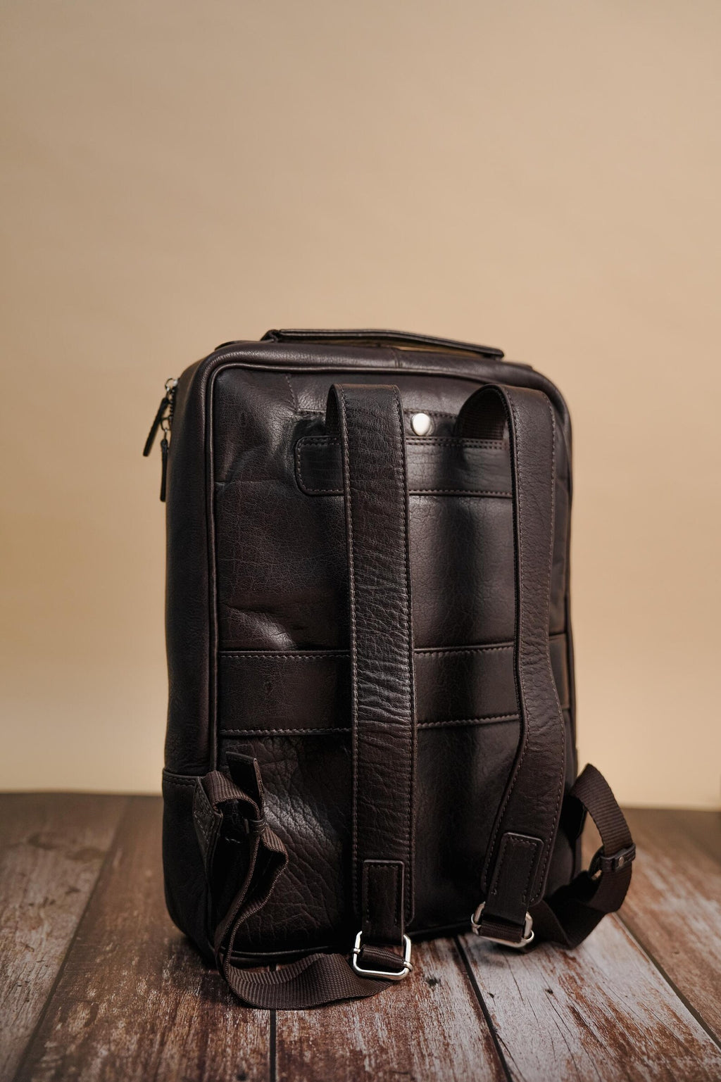 GT-SH02 Full-Grain Leather 15-Inch Laptop Backpack: Compact Travel Rucksack