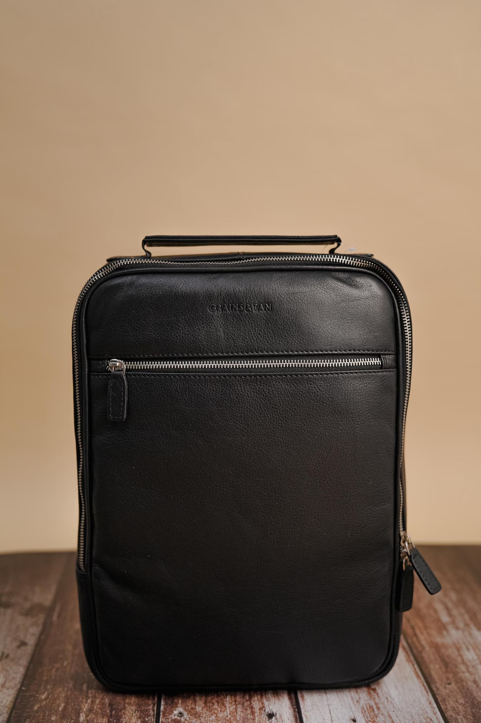 GT-SH02 Full-Grain Leather 15-Inch Laptop Backpack: Compact Travel Rucksack