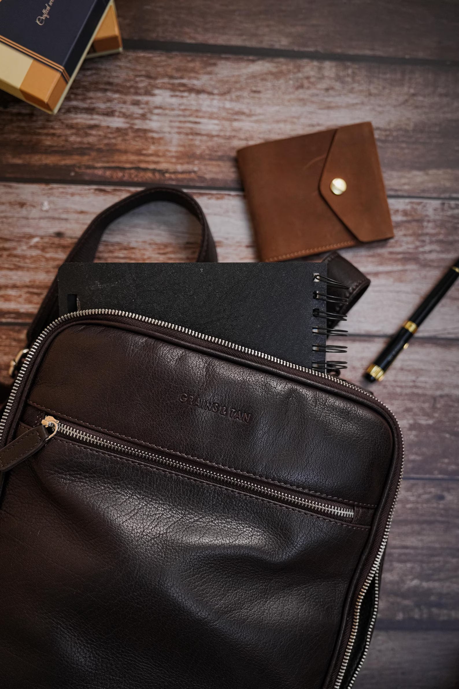 GT-SH02 Full-Grain Leather 15-Inch Laptop Backpack: Compact Travel Rucksack