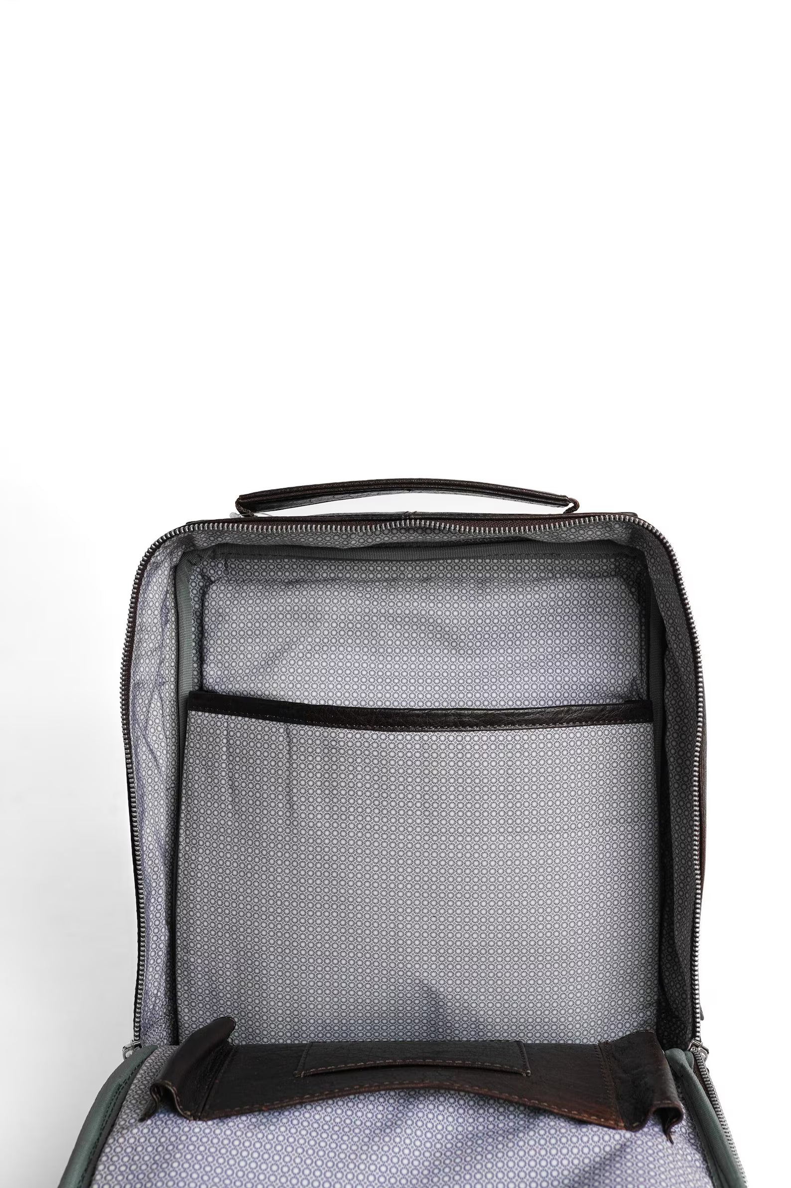 GT-SH02 Full-Grain Leather 15-Inch Laptop Backpack: Compact Travel Rucksack