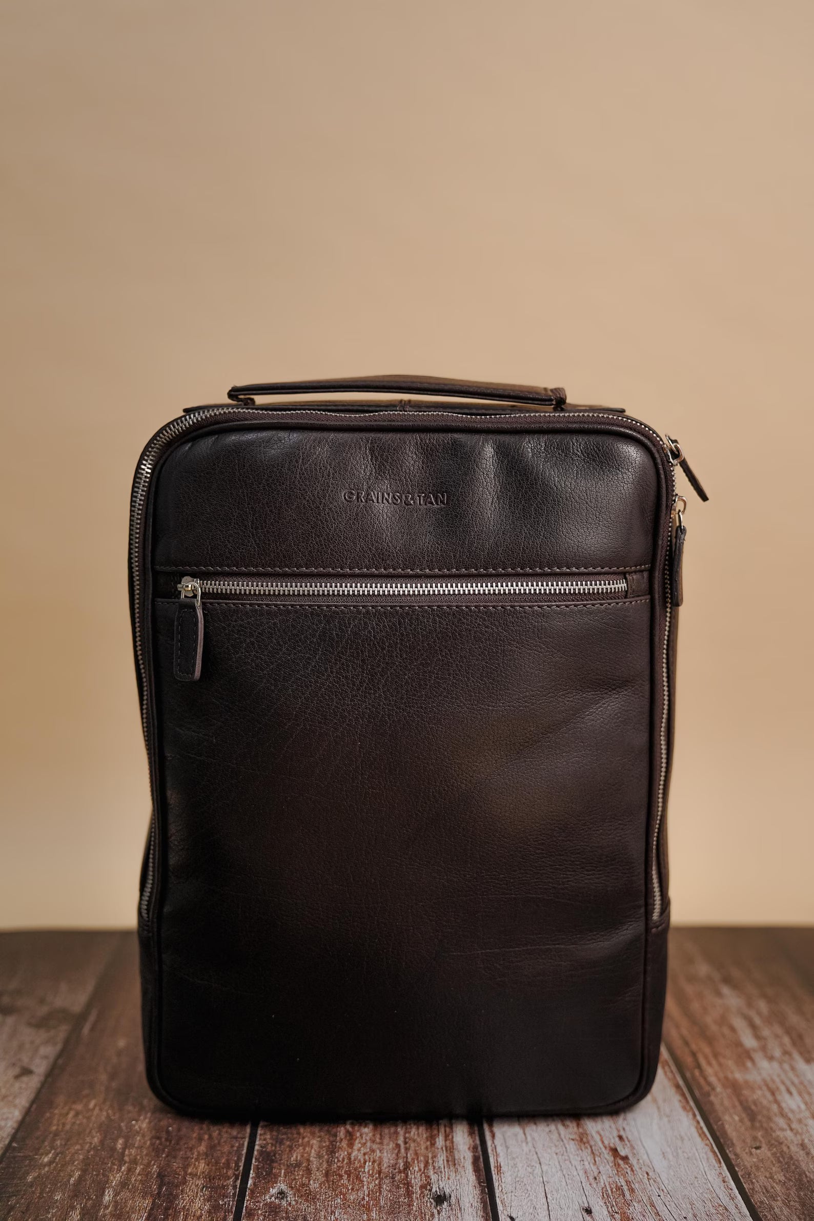 GT-SH02 Full-Grain Leather 15-Inch Laptop Backpack: Compact Travel Rucksack