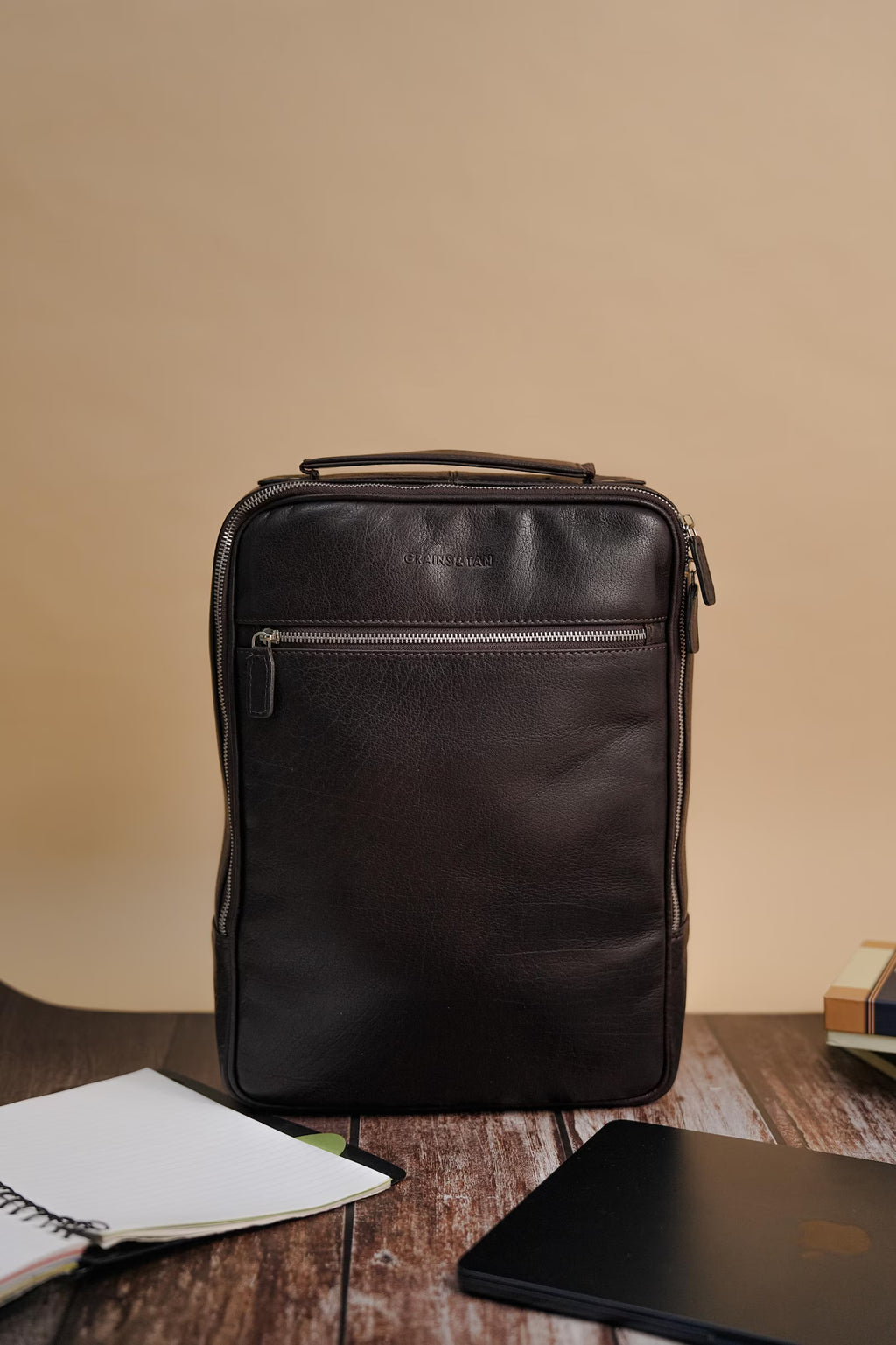 GT-SH02 Full-Grain Leather 15-Inch Laptop Backpack: Compact Travel Rucksack