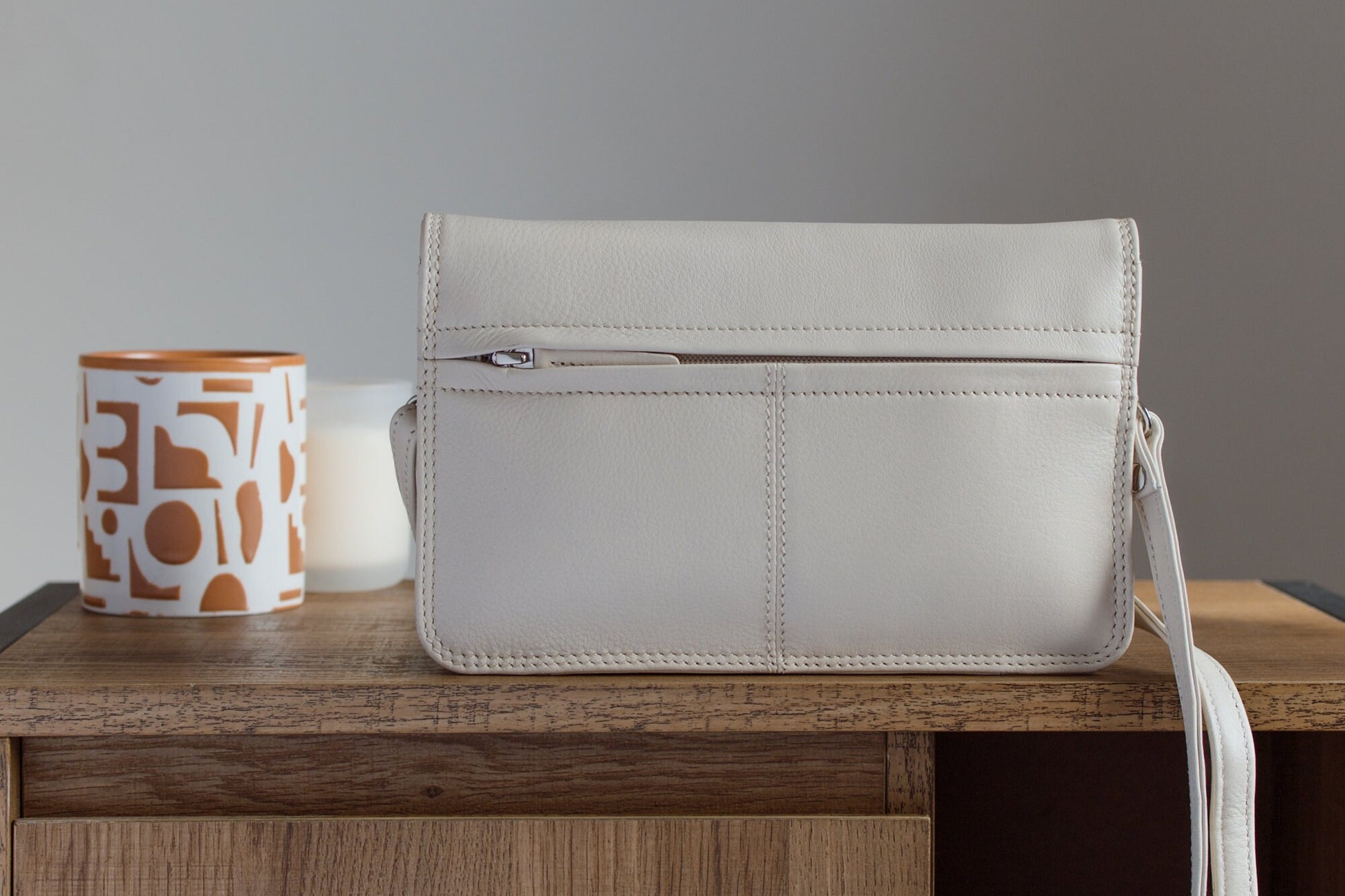 GT-H11 Full-grain Leather Flap Clutch: Tan Crossbody Bag