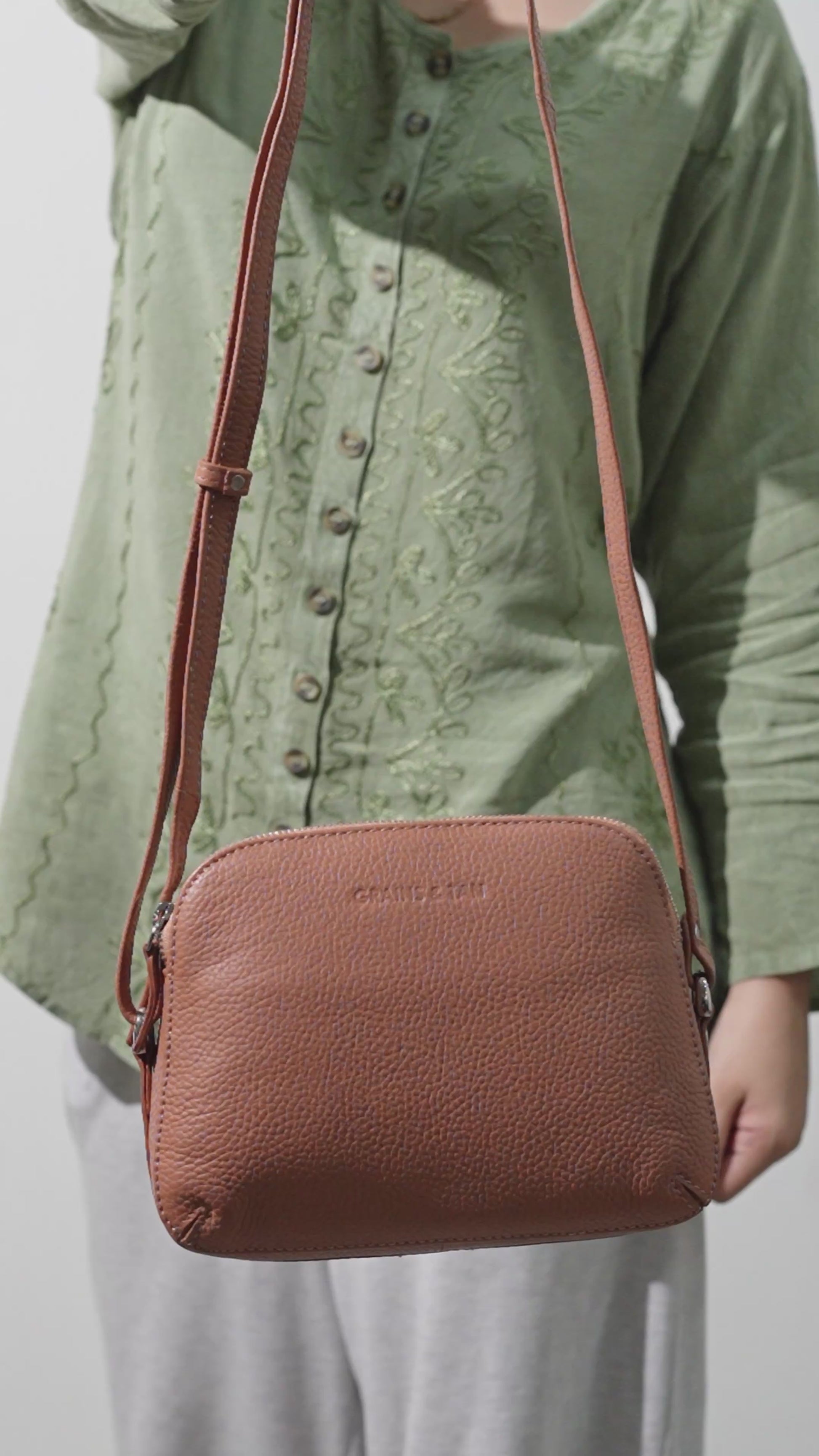 Classic Elegance Crossbody Bag | G&T